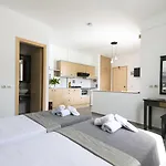 Hotel Happiness 3*