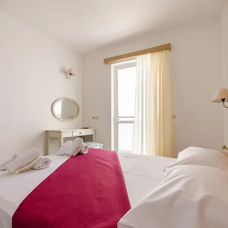 Hotel Happiness